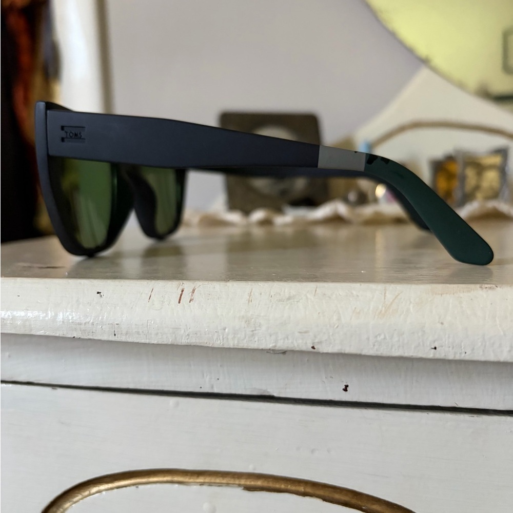 Toms Sunglasses - Picture 6 of 8